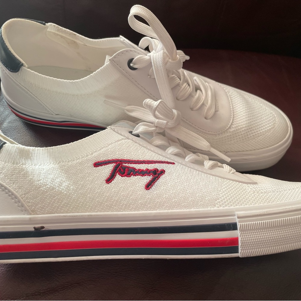 Tommy shoes only worn once
